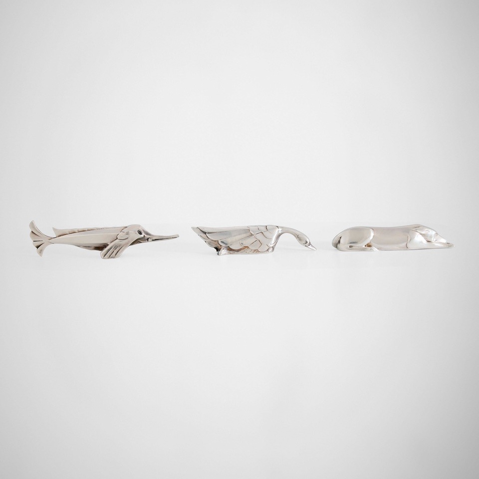 233_3_une_vision_moderne_design_from_a_european_country_home_january_2025_edouard_marcel_sandoz_gallia_animalier_figural_knife_rests_set_of_twelve__wright_auction.jpeg