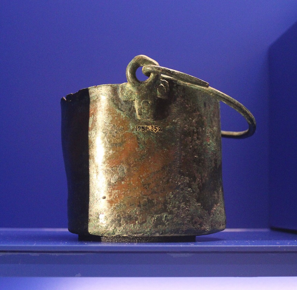 Ashmolean-Assyrian_bucket_1951.352.jpeg