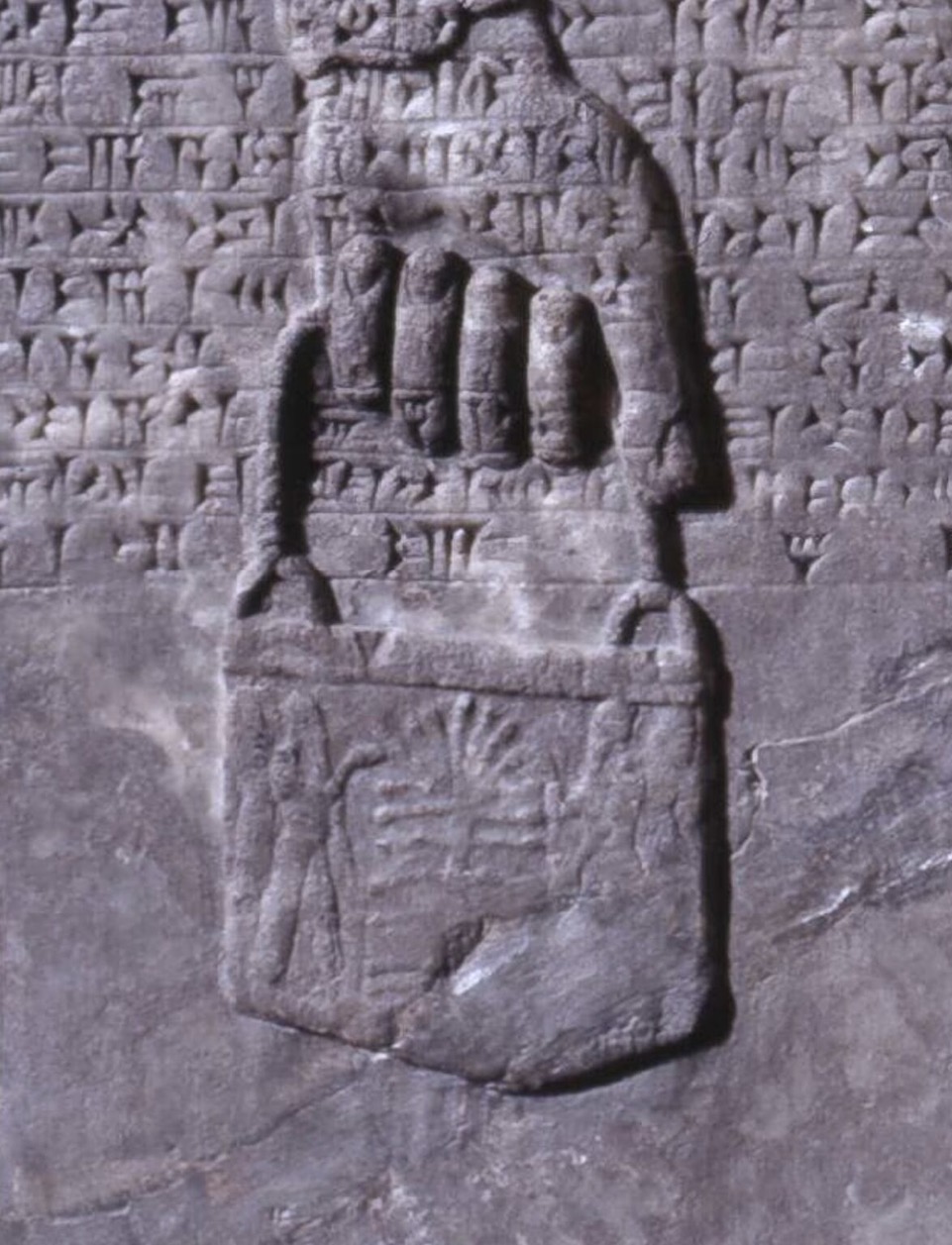 britmus-panel-embossed-bucket-det-1174x1536.jpeg