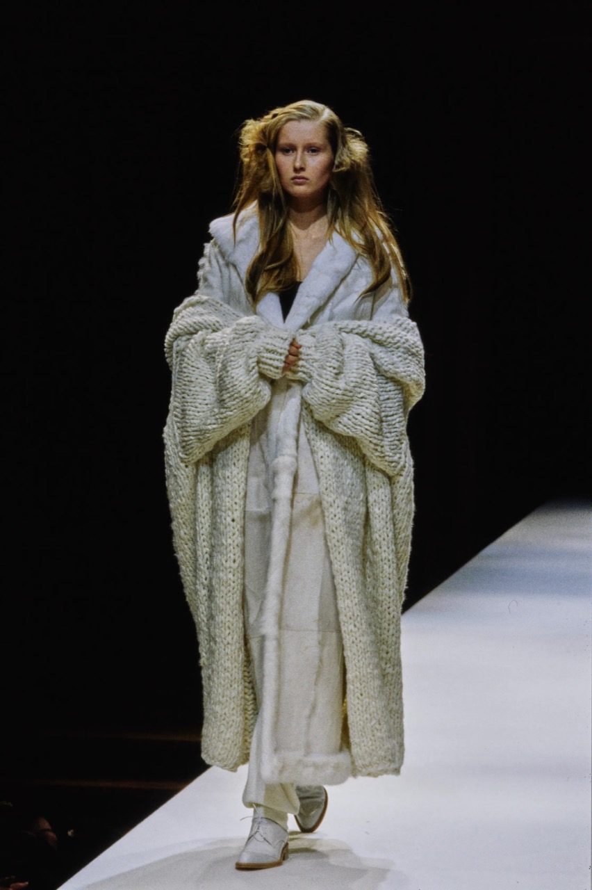 053-yohji-yamamoto-fall-1998-ready-to-wear-CN00119562.jpg.jpeg
