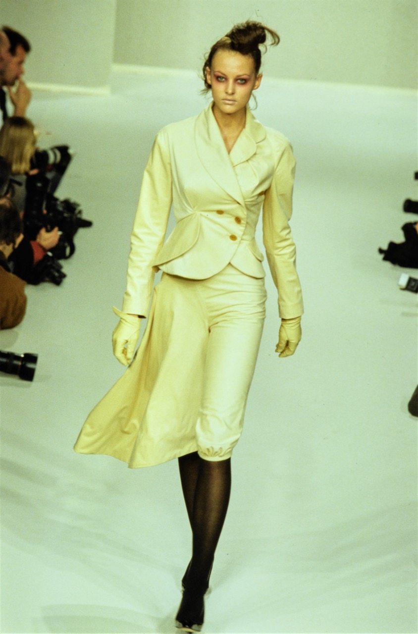 013-vivienne-westwood-fall-1996-ready-to-wear-CN10055567-magdalena-wrobel.jpg.jpeg