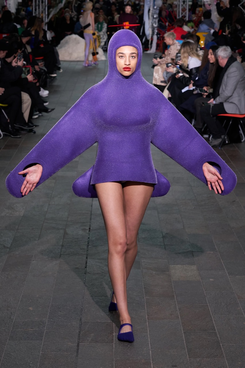 00008-Central-Saint-Martins-Fall-22-RTW-London-credit-gorunway.jpg.jpeg