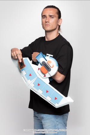 Antoine-Griezmann-x-Yu-Gi-Oh-with-Duel-Disc-1-600x900.jpeg