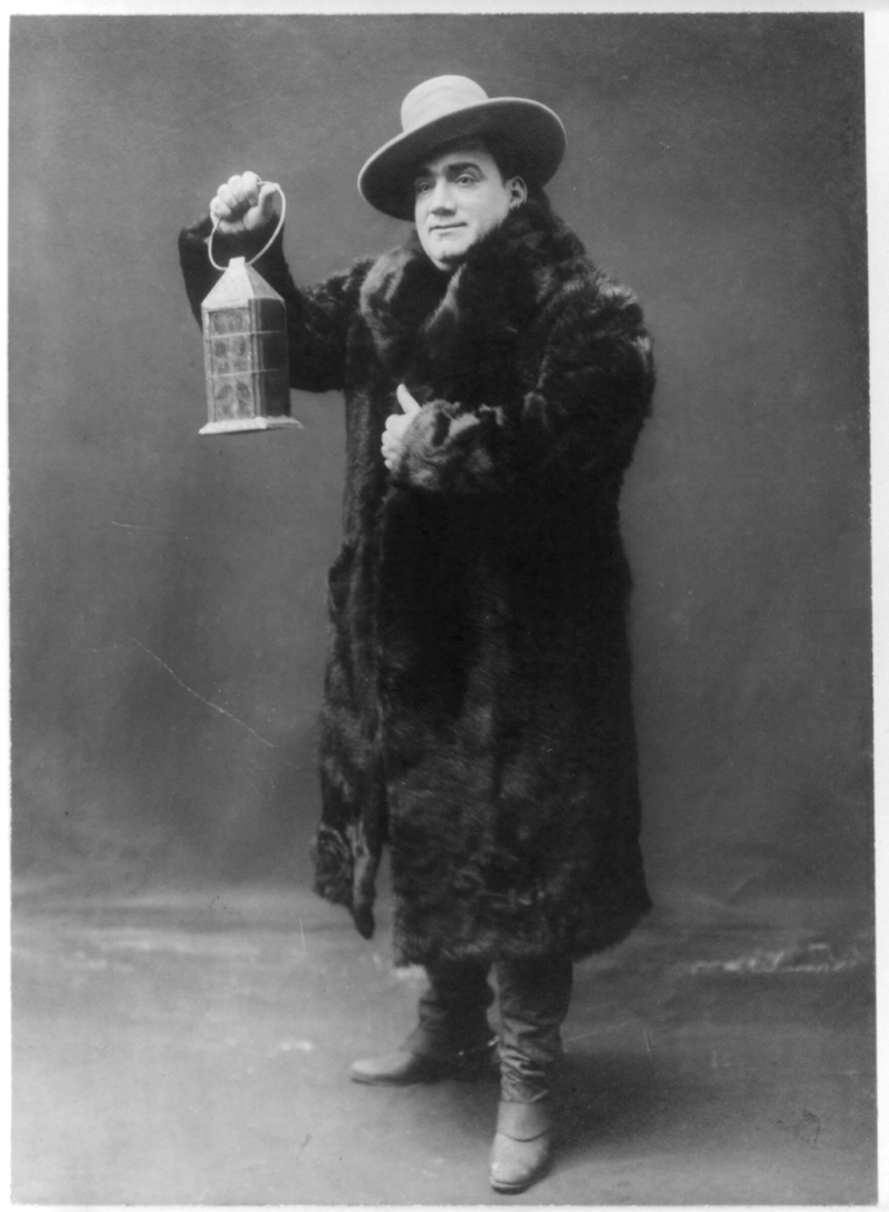 800px-Enrico_Caruso_VI.png