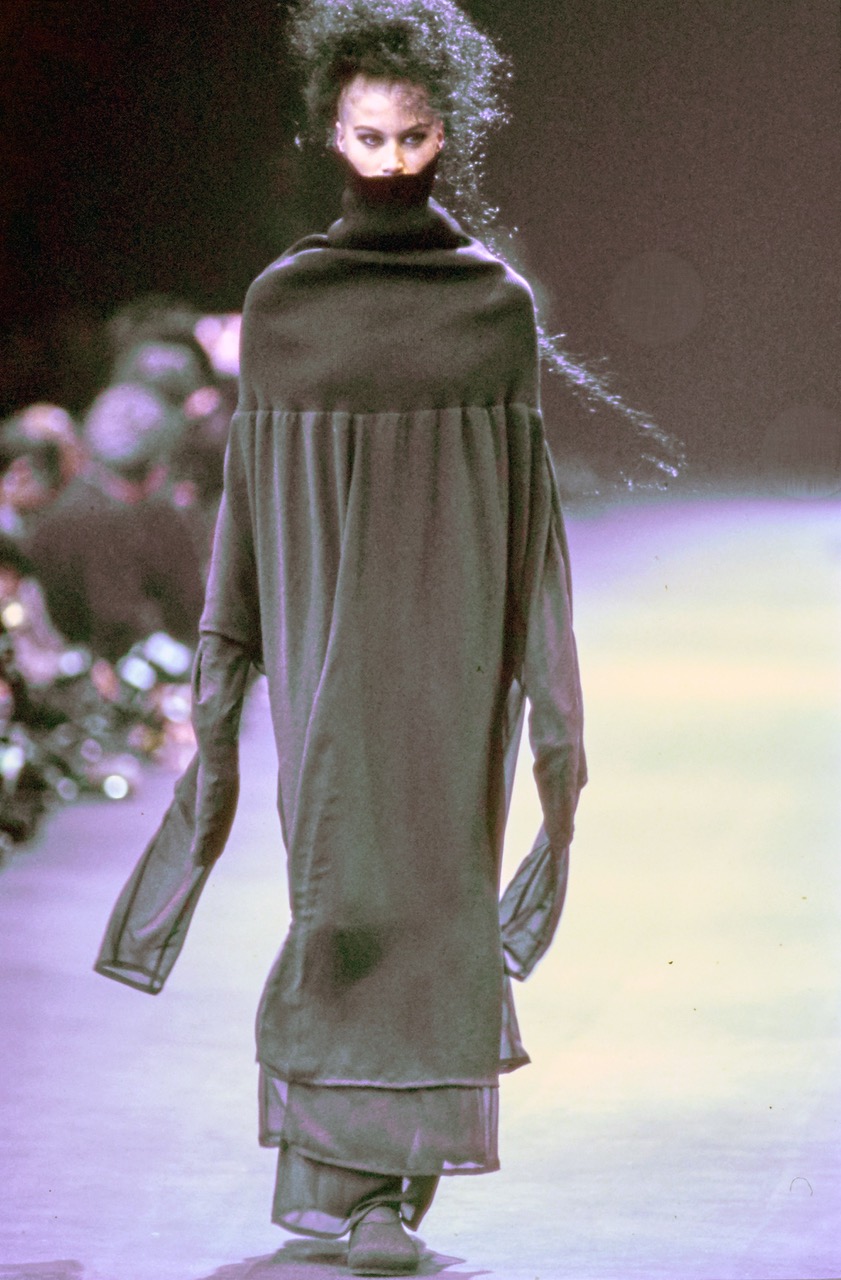 COMME-DES-GARCONS-FALL-1992-RTW-63-CN10042013.jpeg