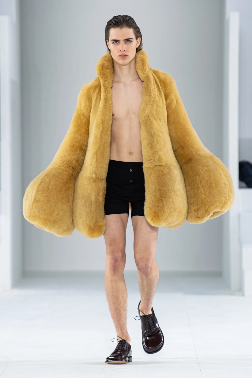 00044-loewe-fall-2023-menswear-credit-gorunway.jpg.jpeg