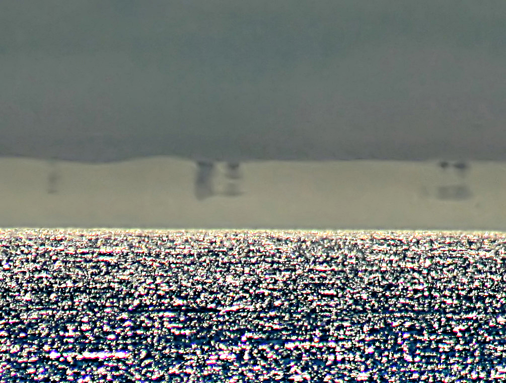 Superior_mirage_of_boats_or_islands.jpg