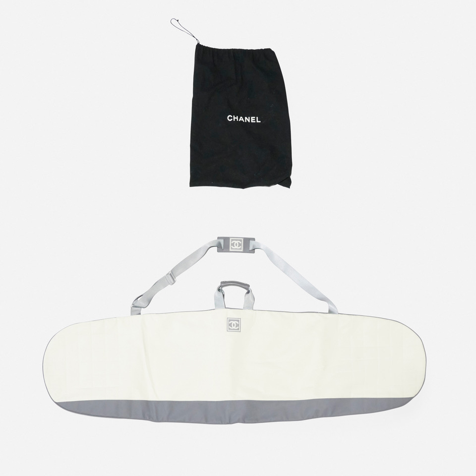515_3_luxury_december_2020_chanel_snowboard_from_fallwinter_2001_collection__rago_auction.jpeg
